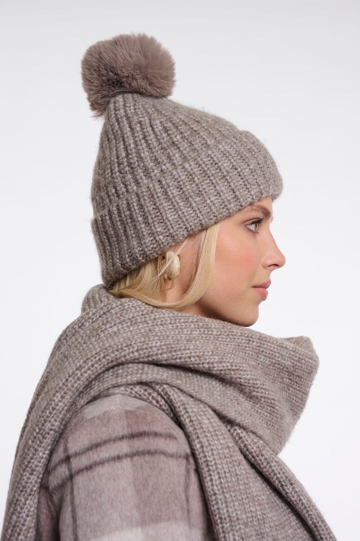 Nancy beanie with pompon