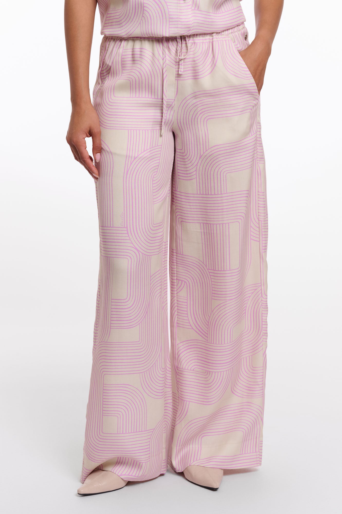 Violet pink labyrinth