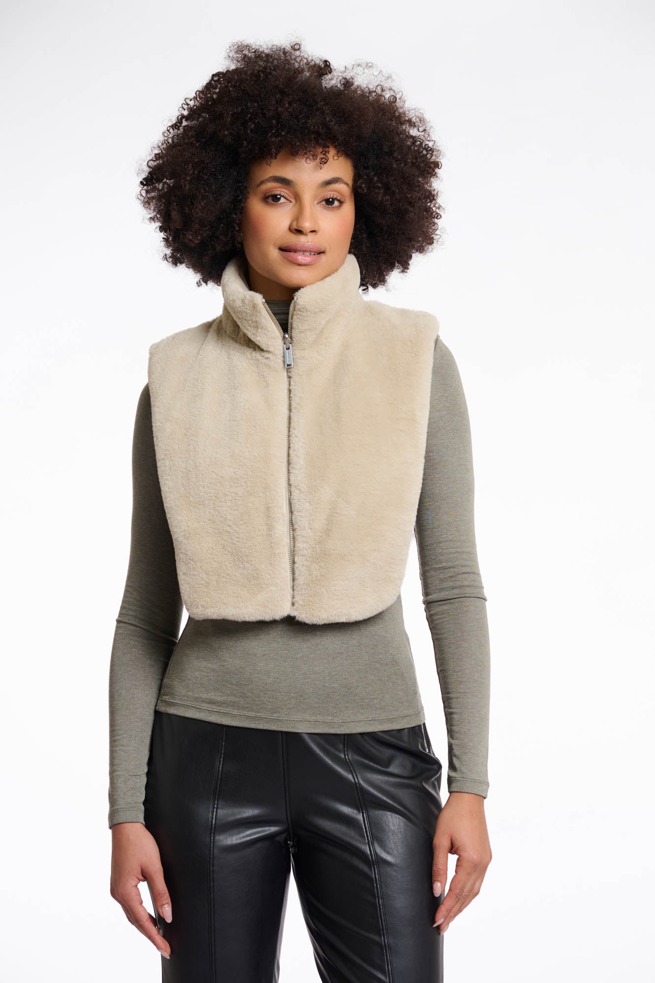 Nura reversible faux-fur bib