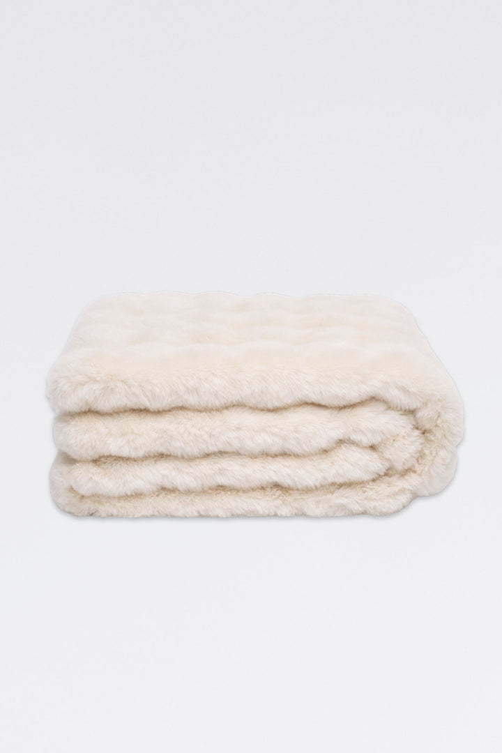 Serge faux fur blanket