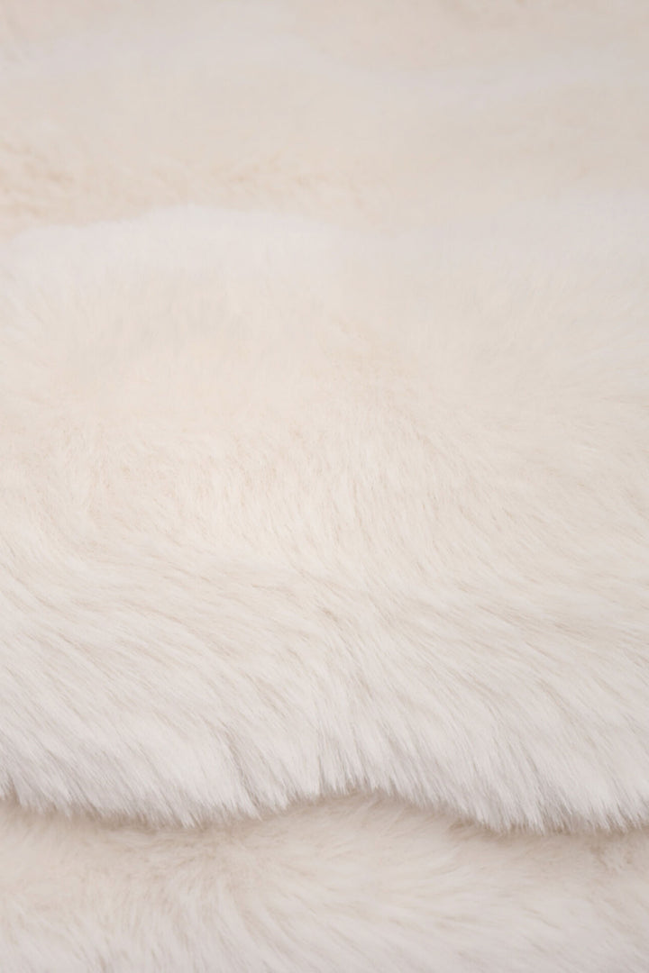Serge faux fur blanket