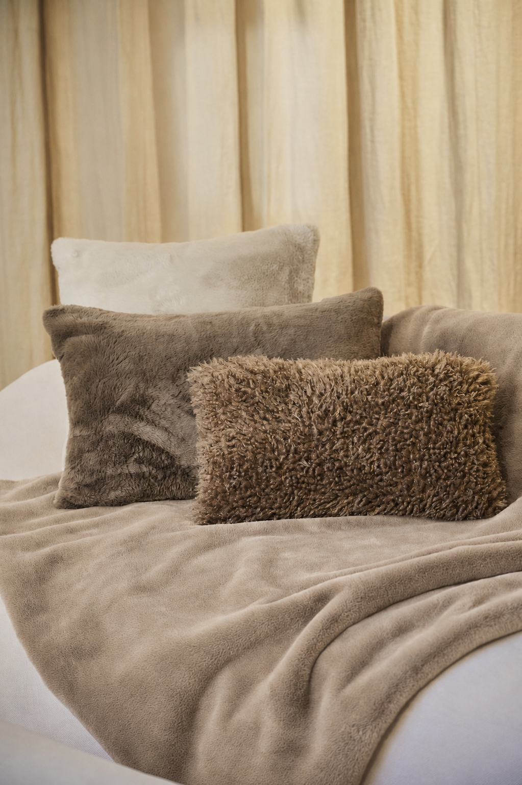 Keslin faux fur blanket