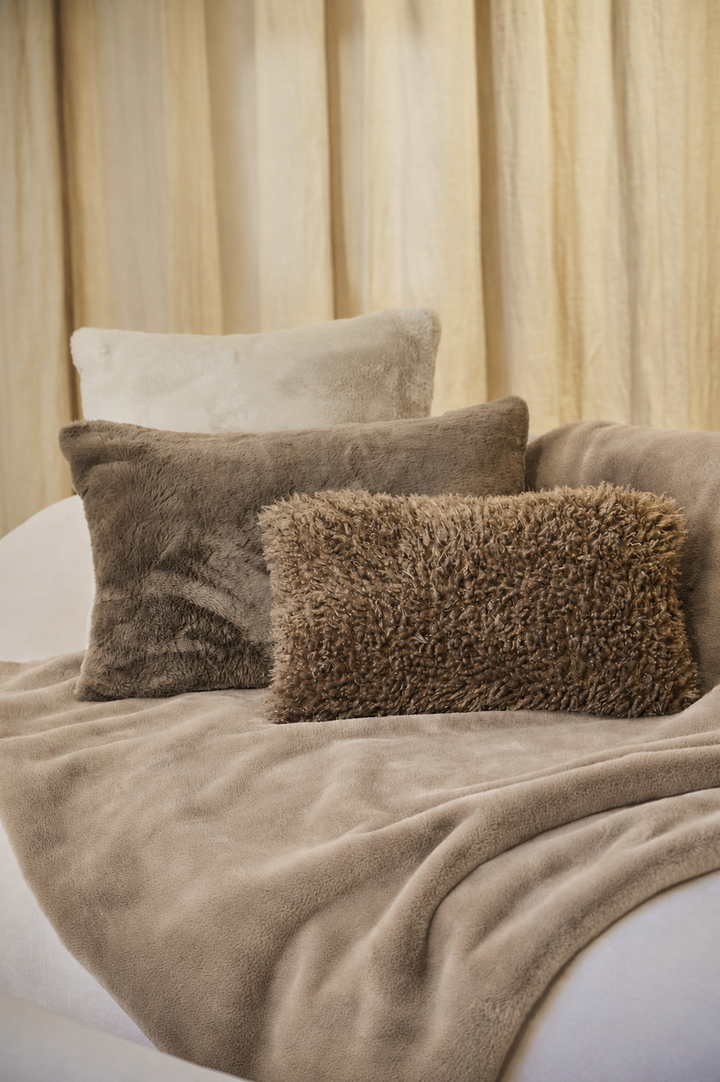 Keslin faux fur blanket