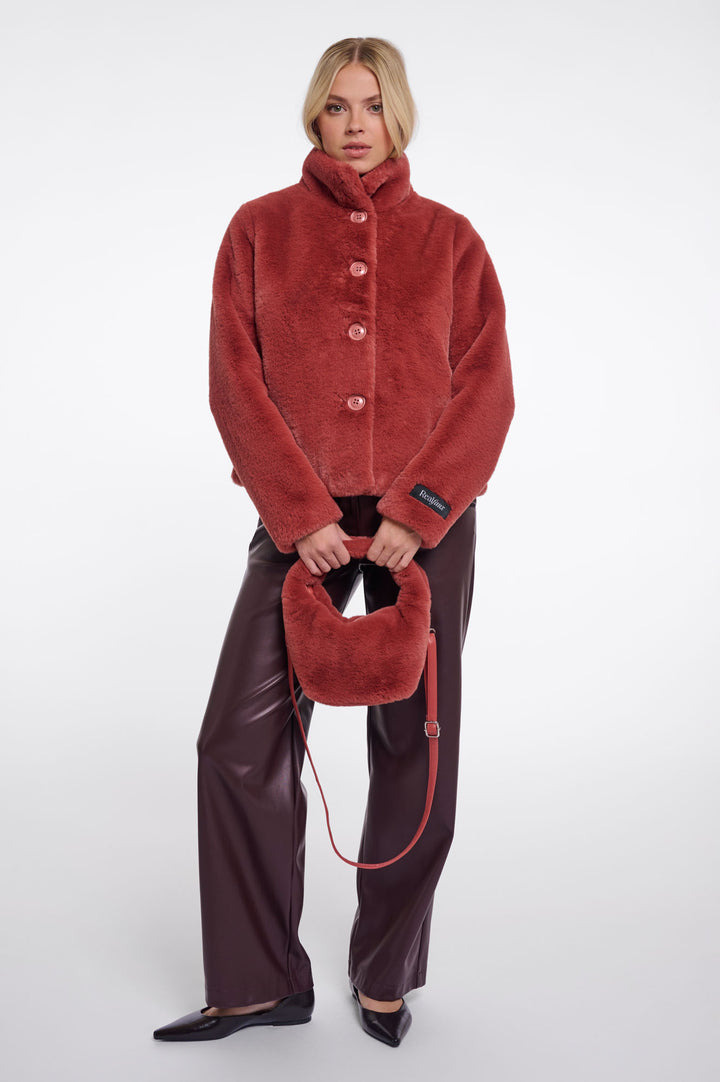 Antique rouge
