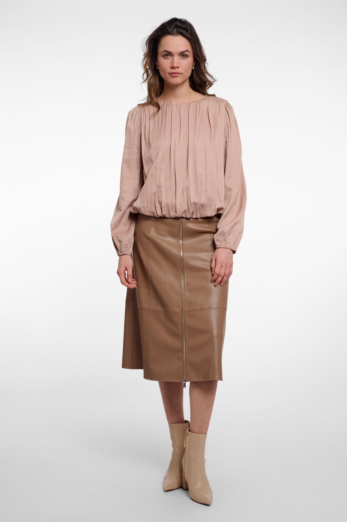 Faint taupe