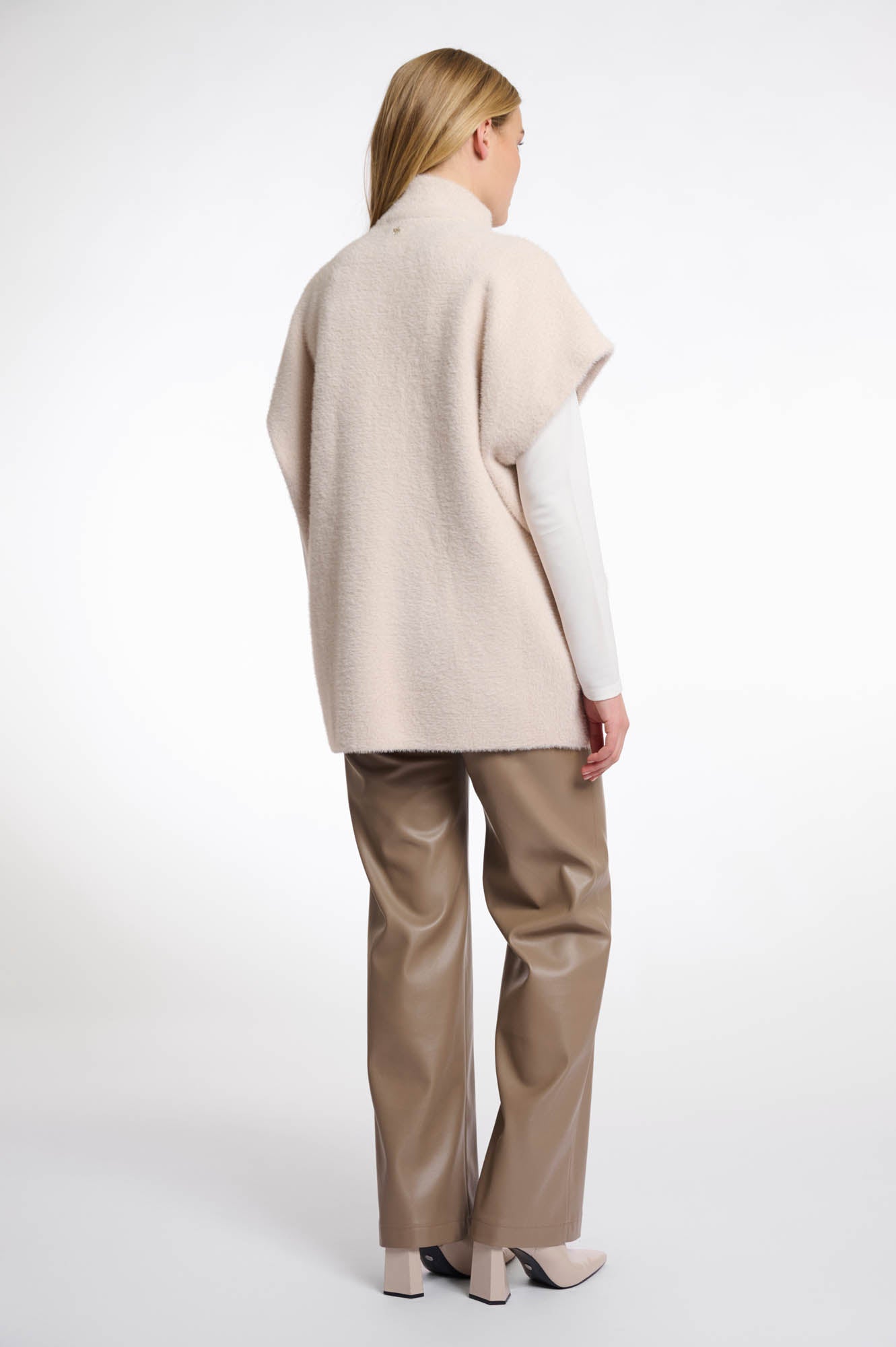 Pale