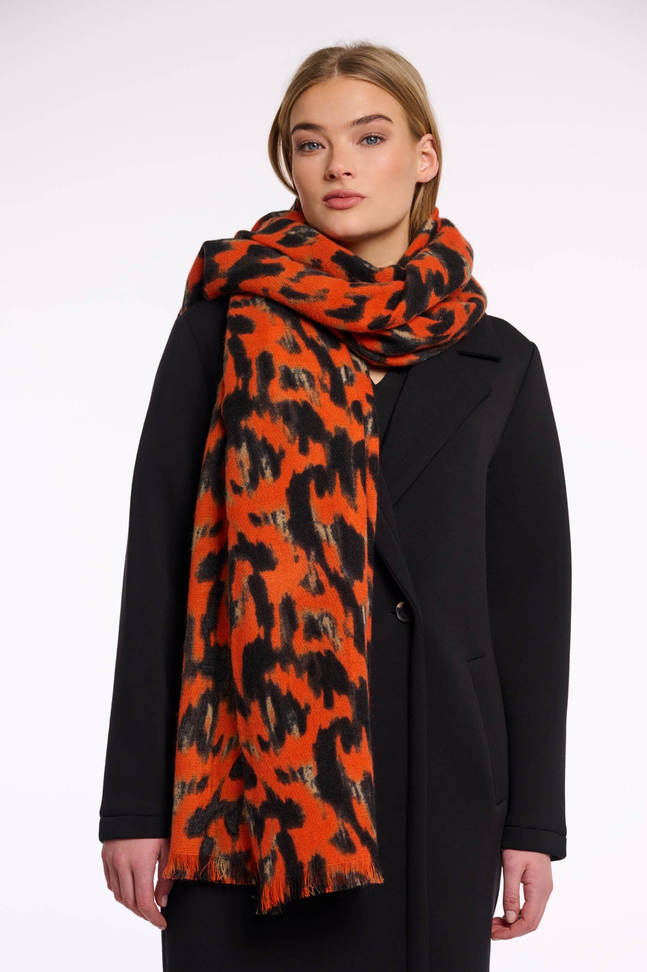 Malin leopard scarf