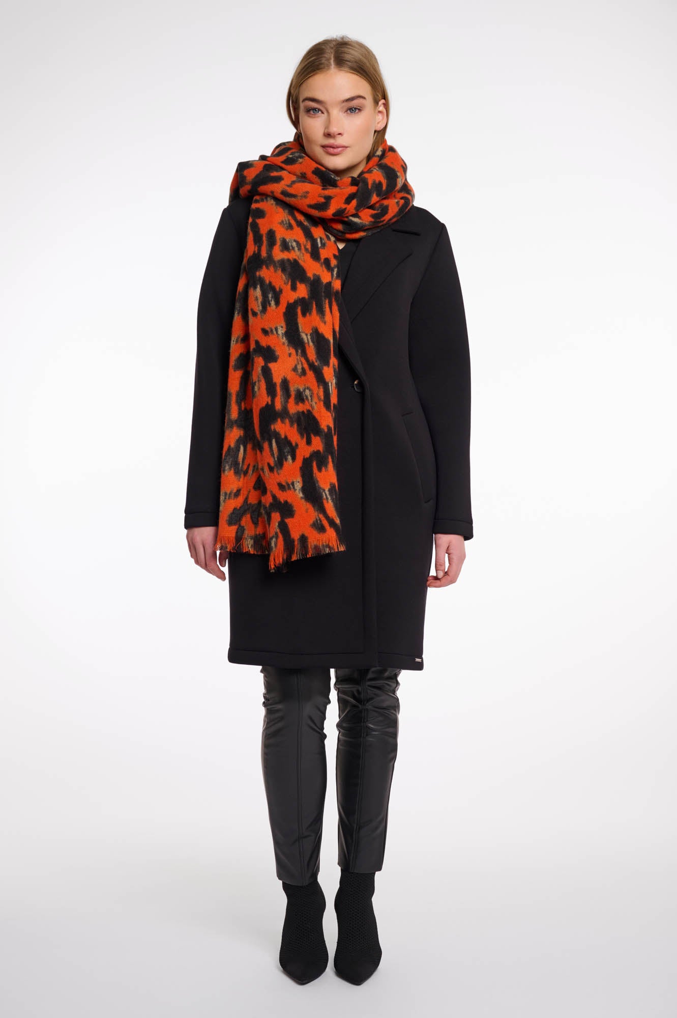 Malin leopard scarf