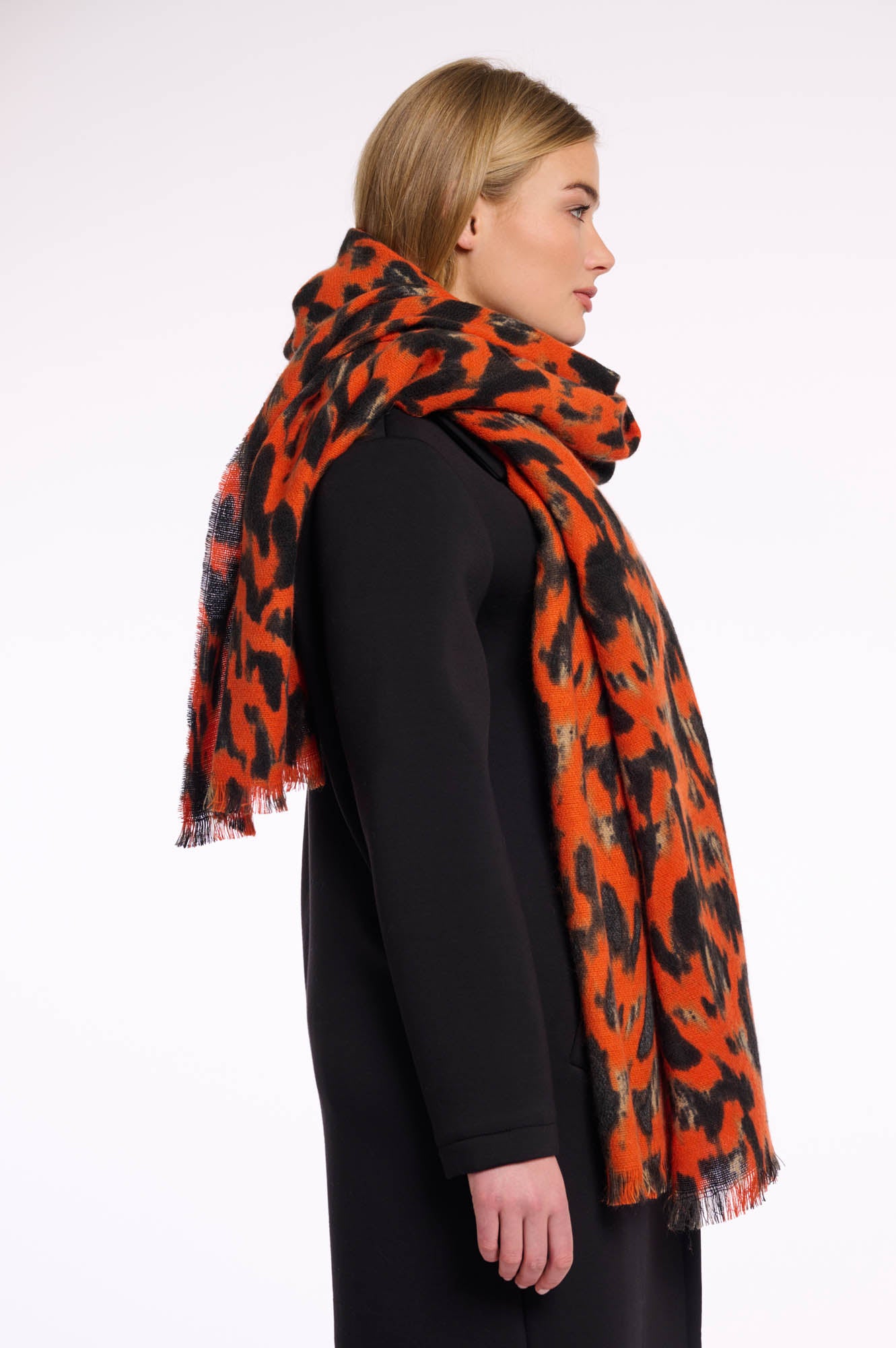 Malin leopard scarf