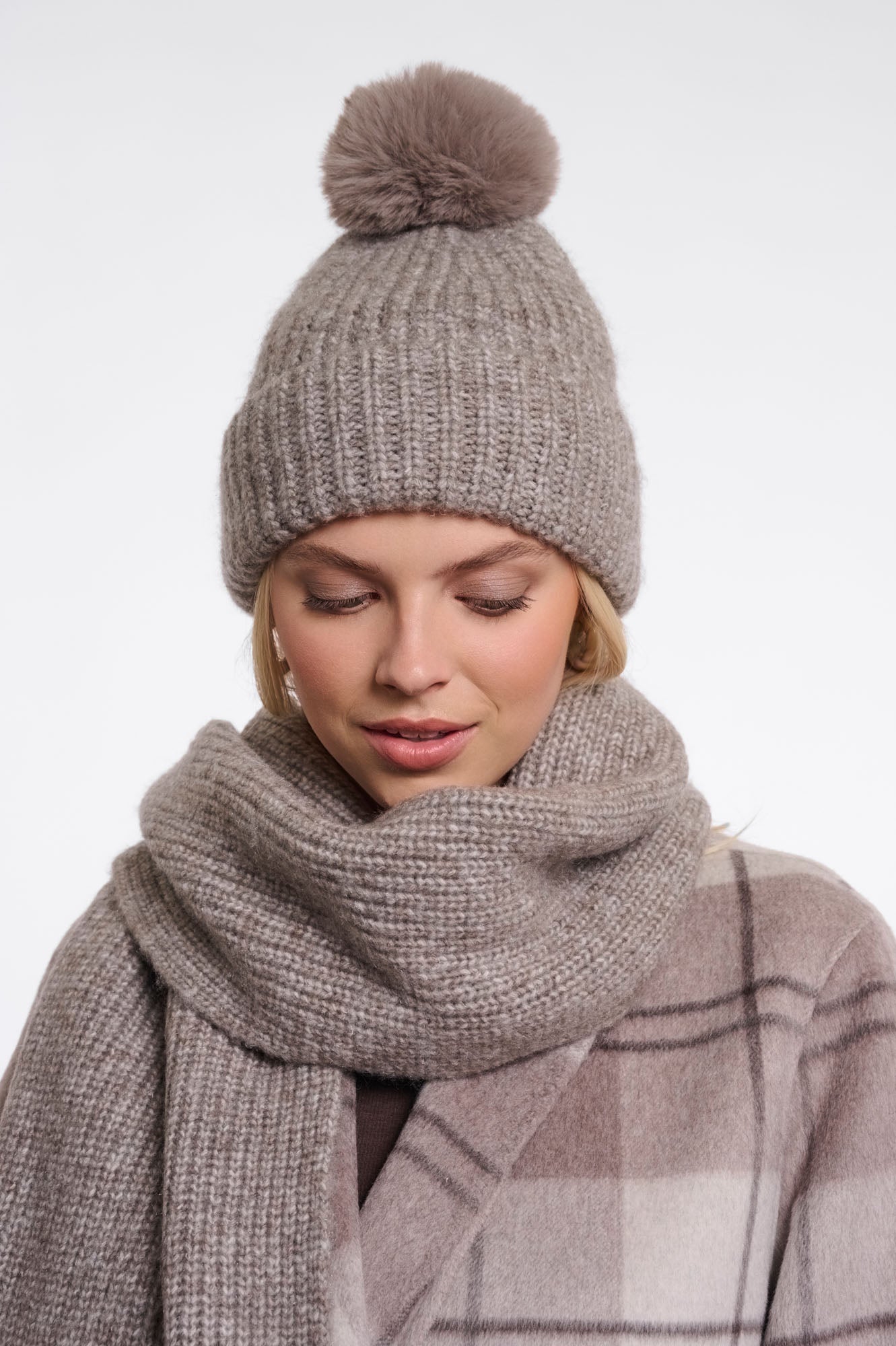Nancy beanie with pompon