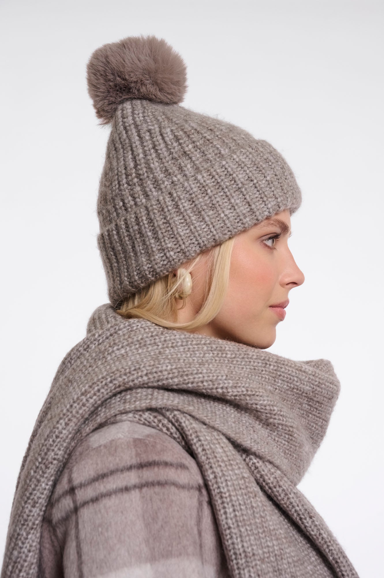 Nancy beanie with pompon