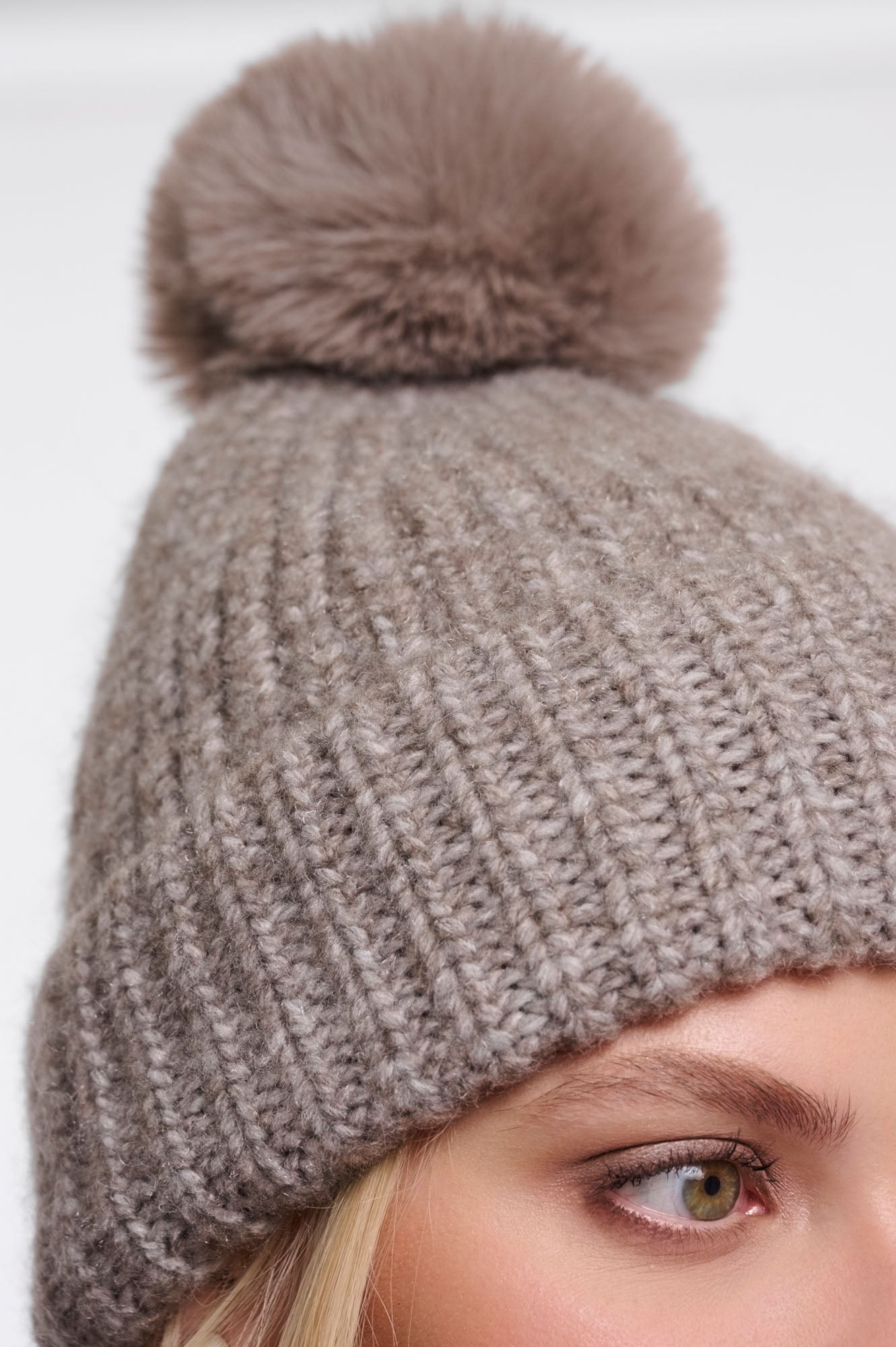 Nancy beanie with pompon