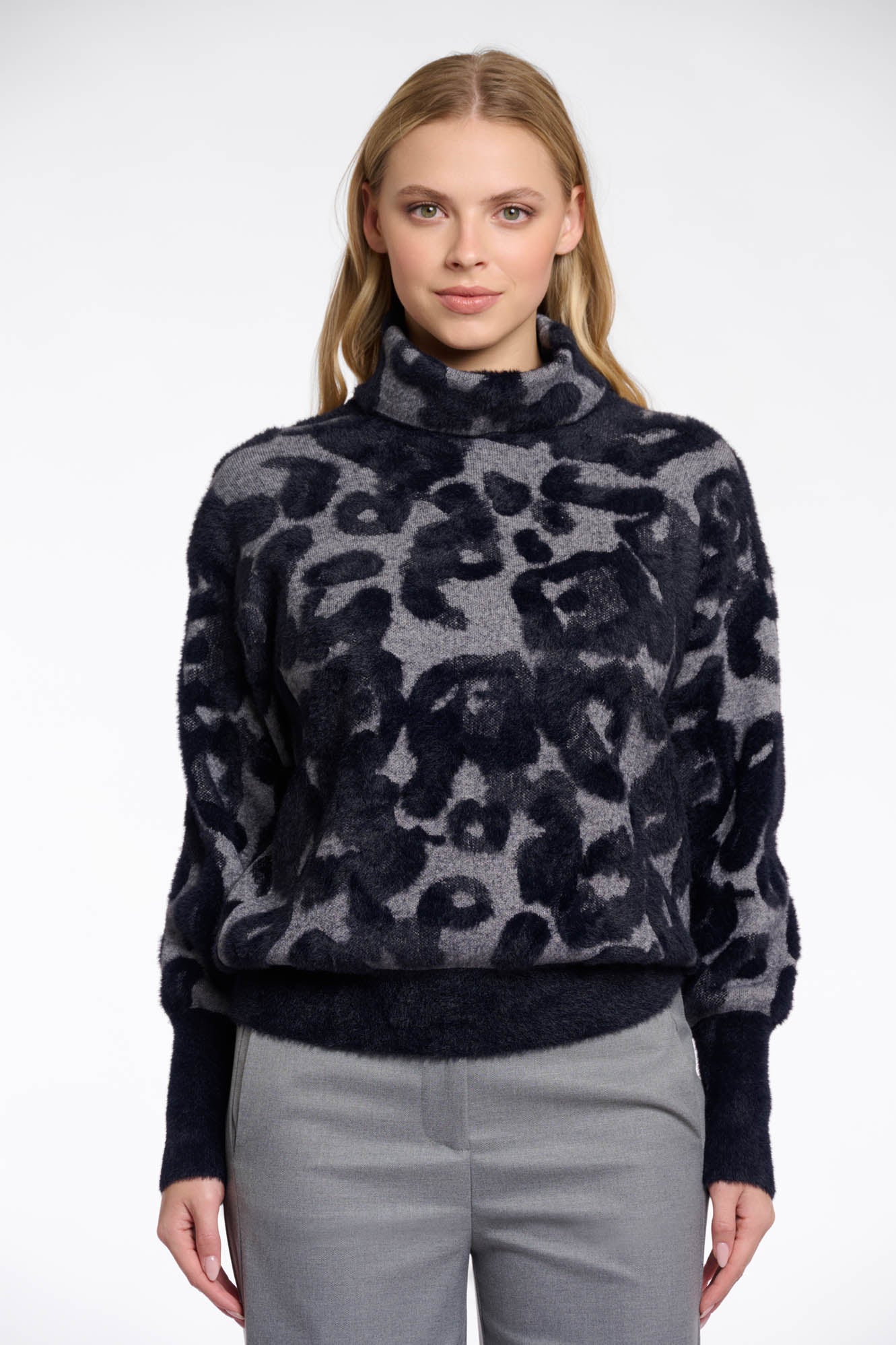 Grey black leo