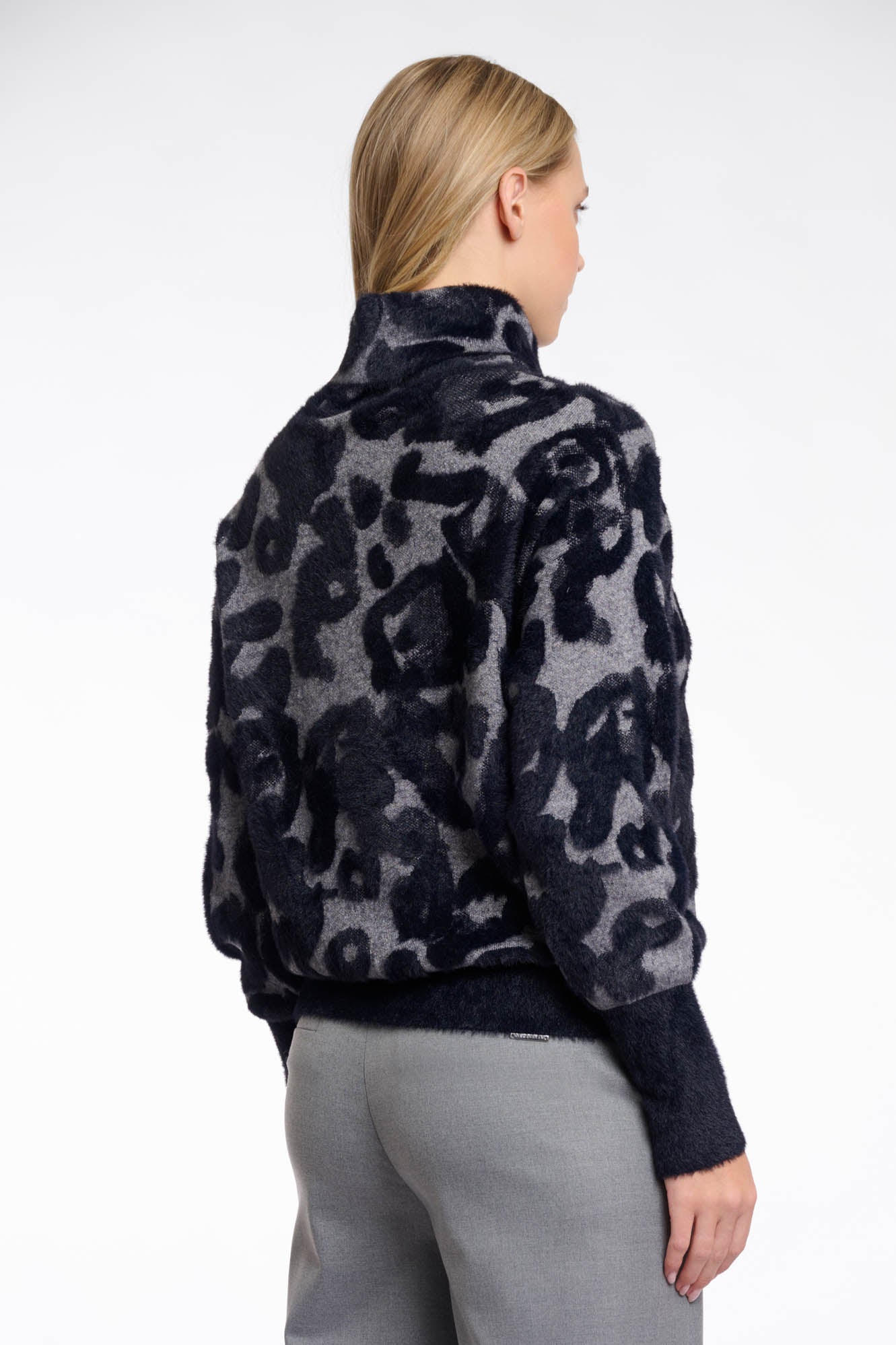 Grey black leo