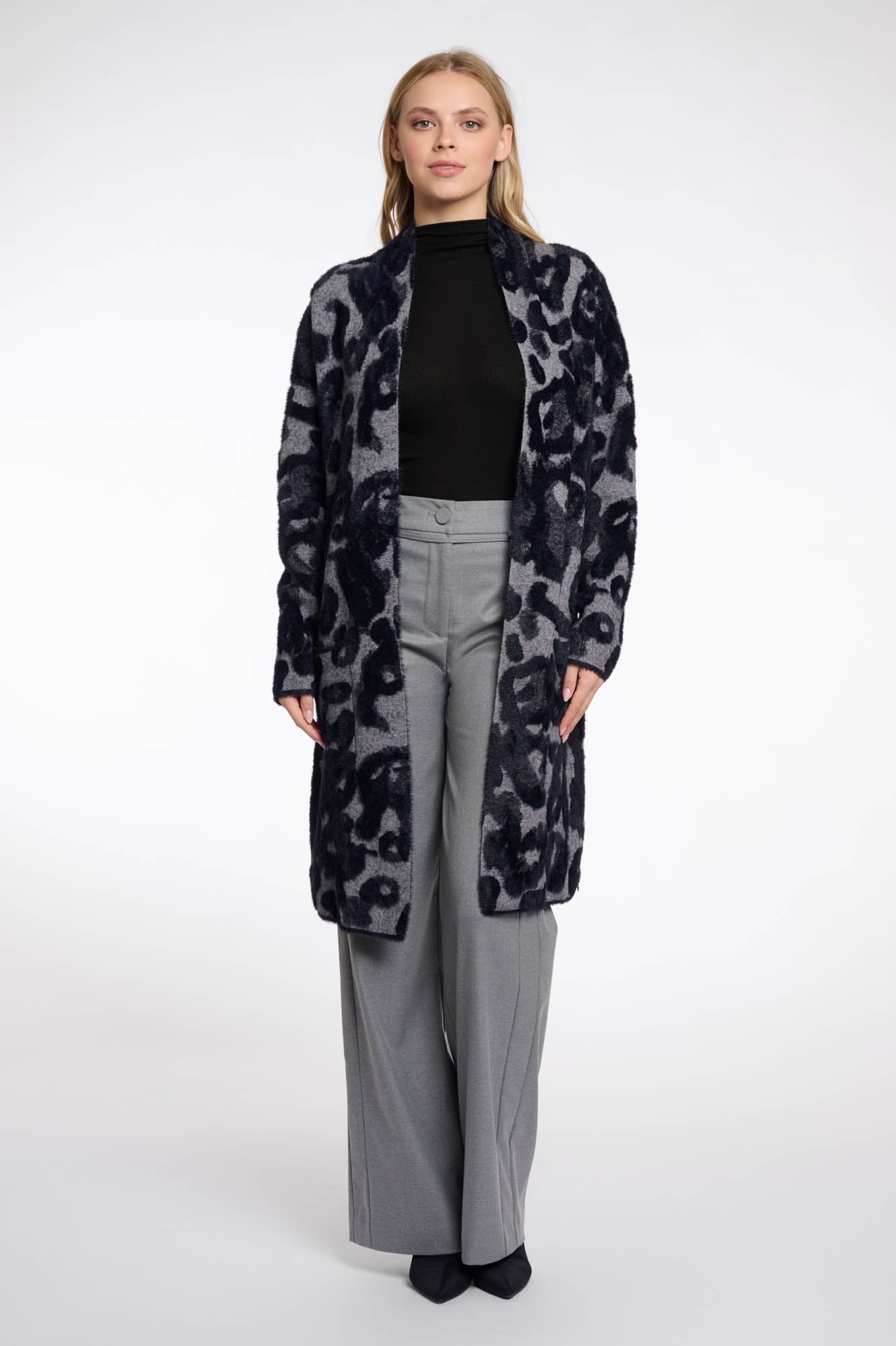 Grey black leo