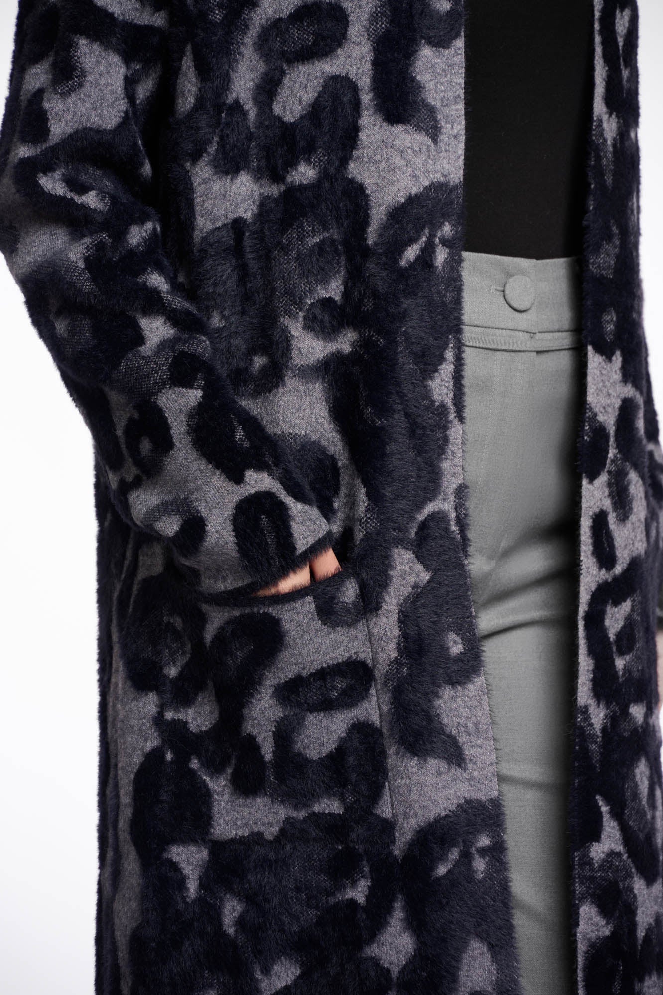 Grey black leo