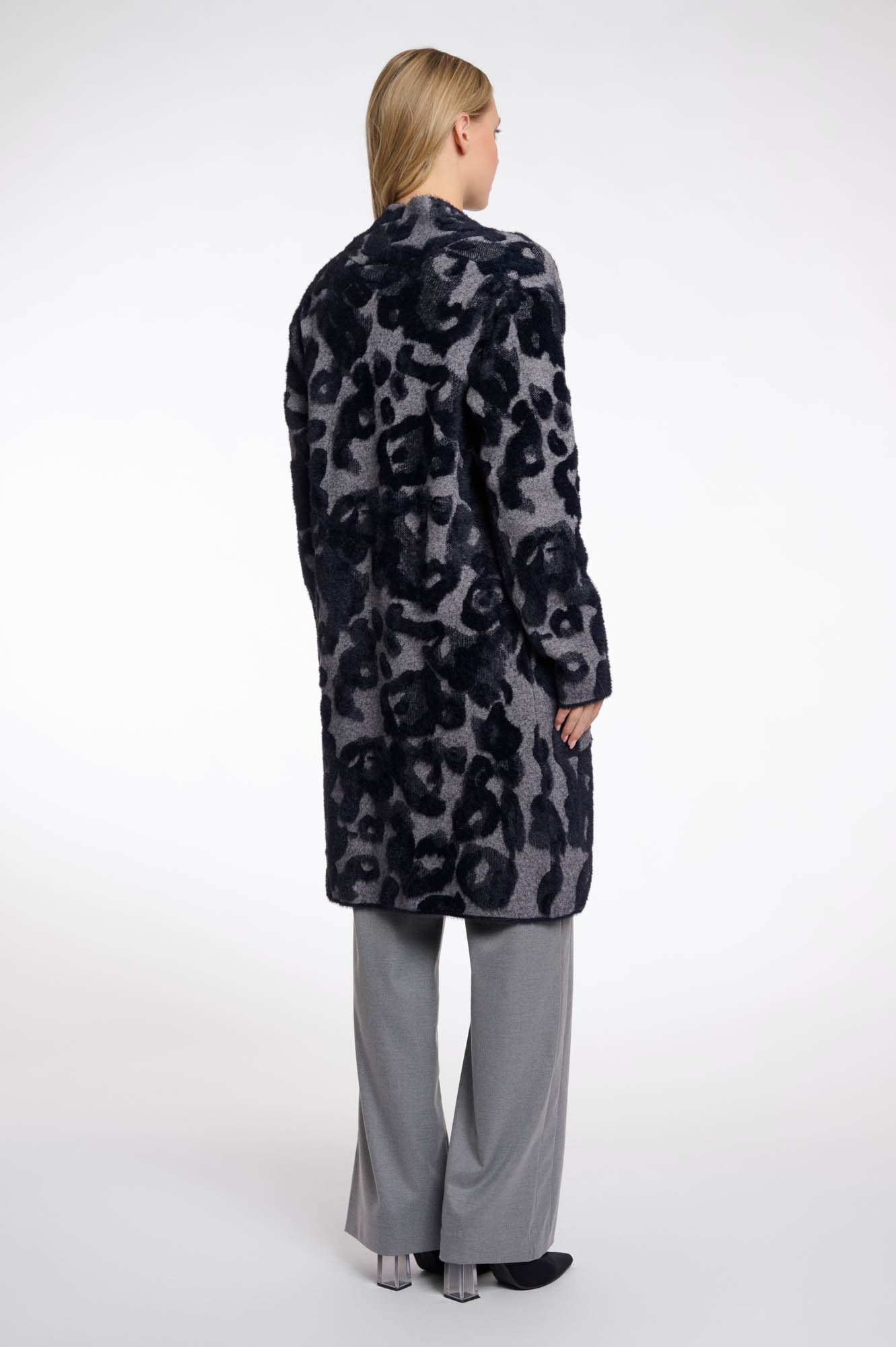 Grey black leo