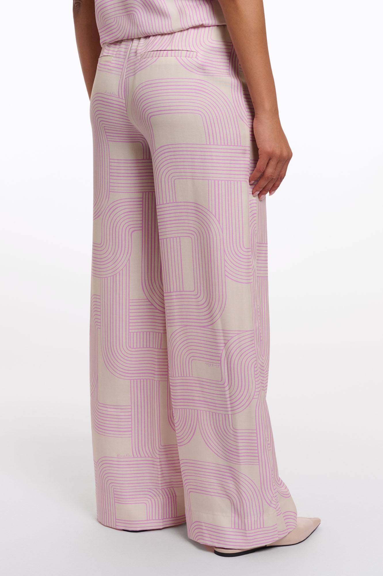 Violet pink labyrinth