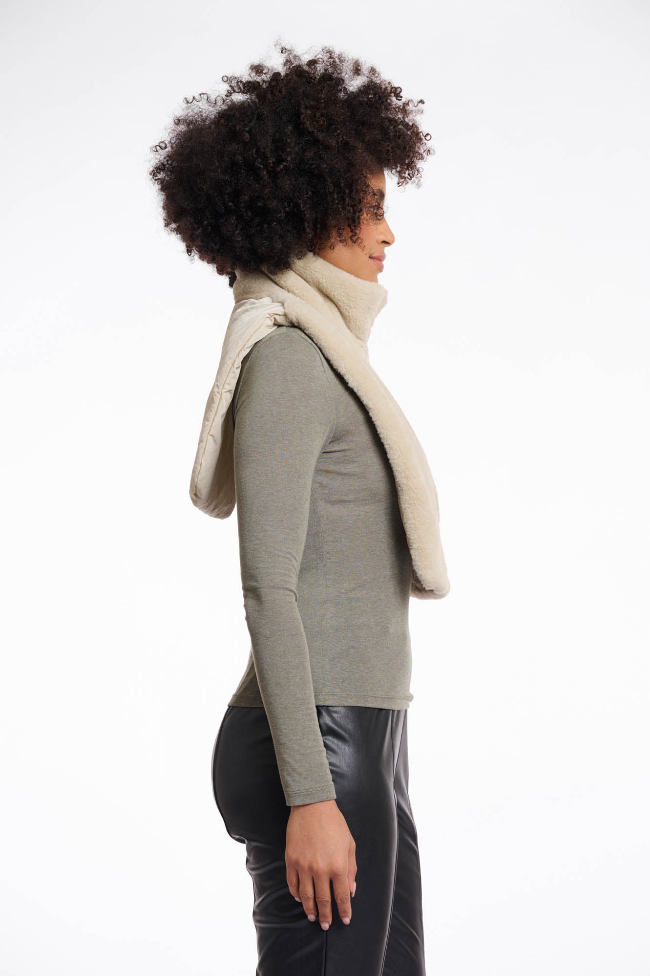 Nura reversible faux-fur bib
