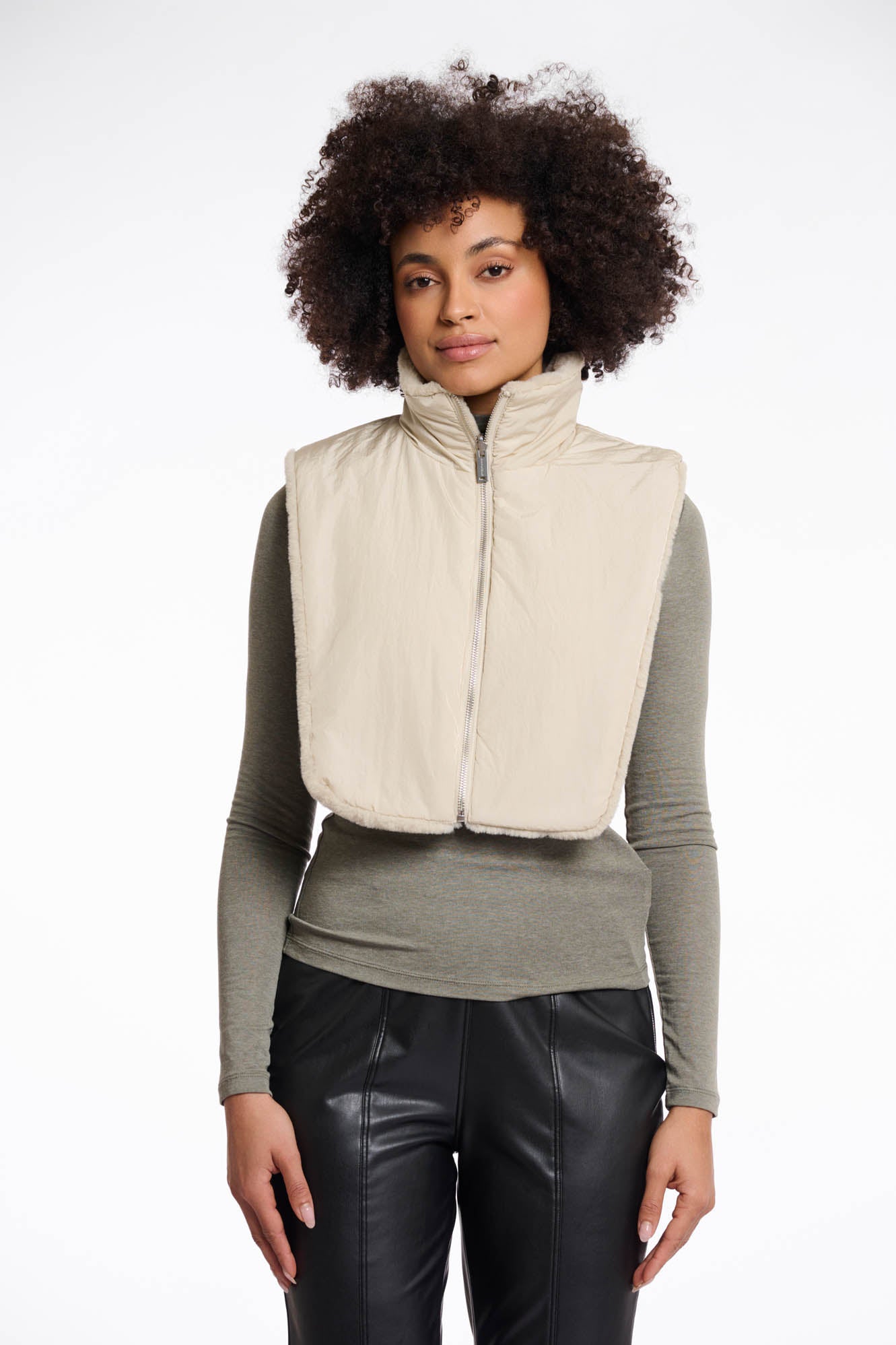 Nura reversible faux-fur bib