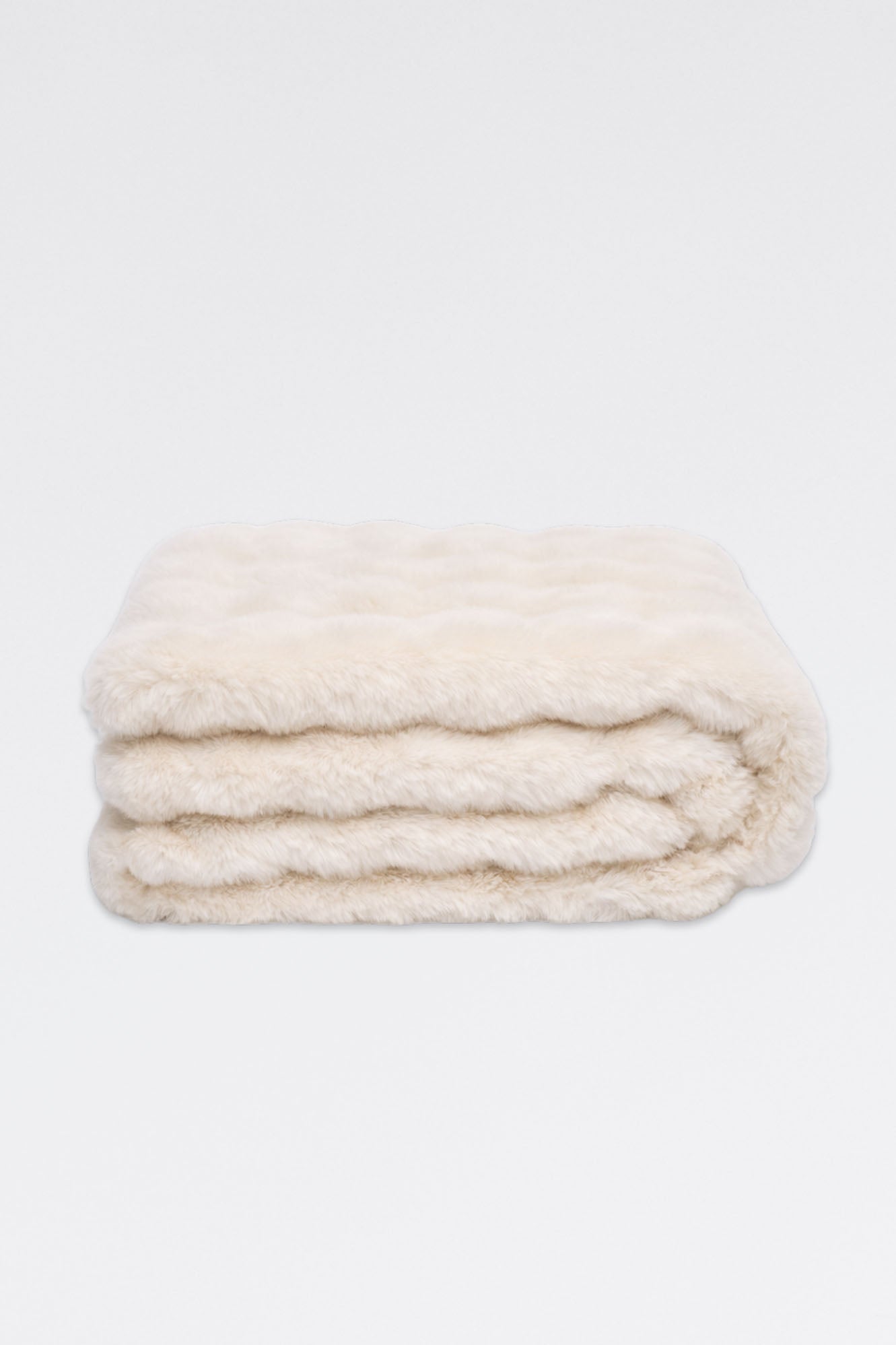 Serge faux fur blanket
