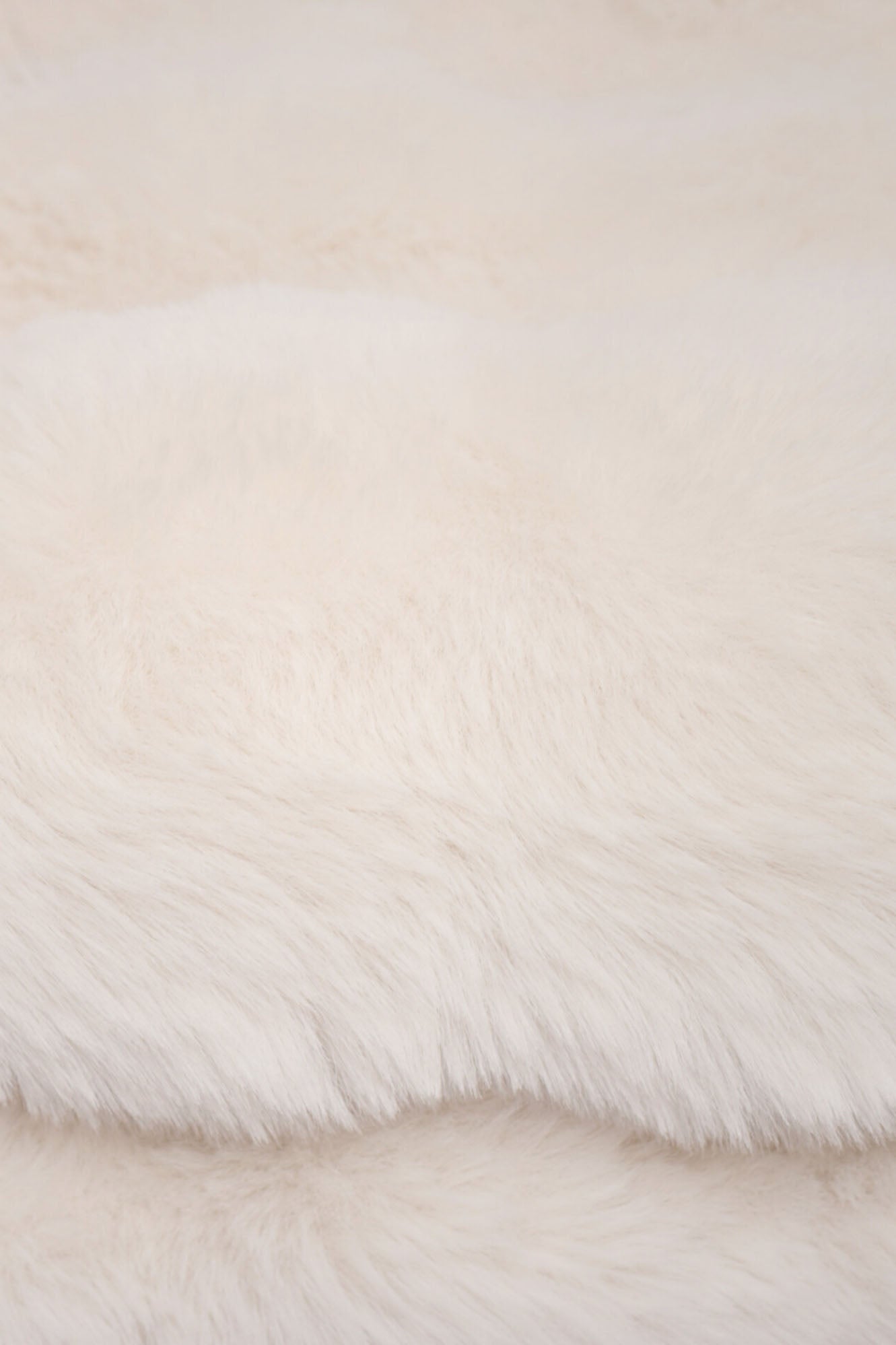 Serge faux fur blanket